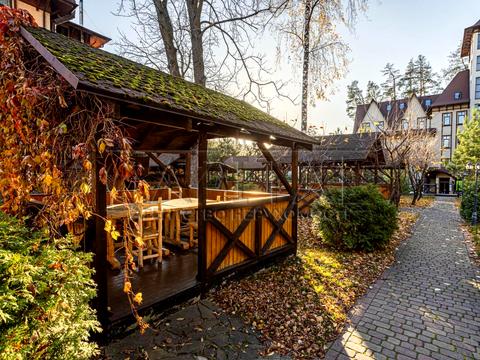 комерційна за адресою Берестейське шосе (Брест-Литовське), 8-А