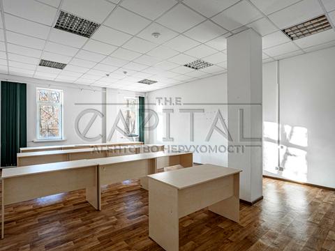 комерційна за адресою Берестейське шосе (Брест-Литовське), 8-А