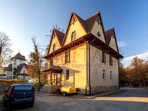 комерційна за адресою Берестейське шосе (Брест-Литовське), 8-А