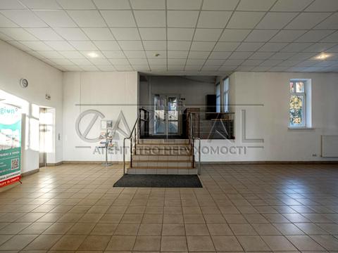 комерційна за адресою Берестейське шосе (Брест-Литовське), 8-А