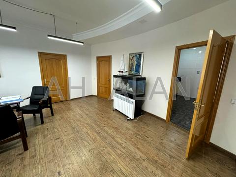 комерційна за адресою Лук'янівська вул., 1