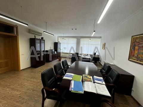 комерційна за адресою Лук'янівська вул., 1