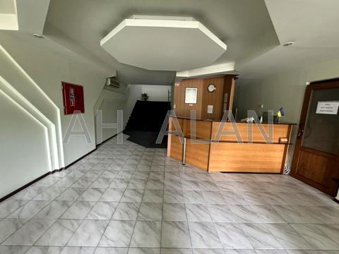 комерційна за адресою Лук'янівська вул., 1