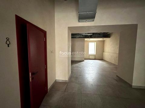 комерційна за адресою Петра Сагайдачного вул., 37