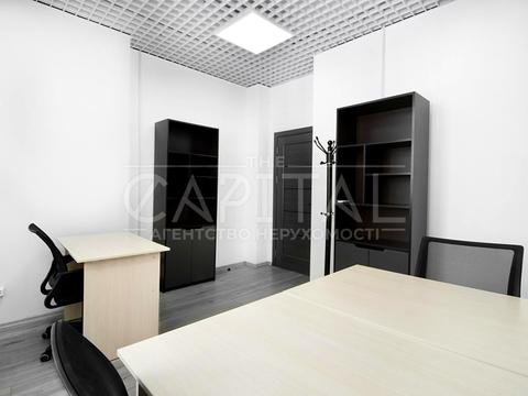 комерційна за адресою Євгена Коновальця вул. (Щорса), 44-А