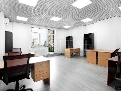 комерційна за адресою Євгена Коновальця вул. (Щорса), 44-А