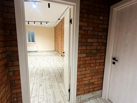 комерційна за адресою В'ячеслава Чорновола вул., 8