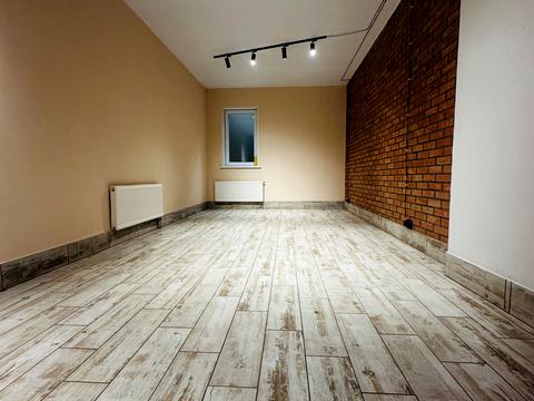 комерційна за адресою В'ячеслава Чорновола вул., 8