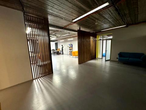 комерційна за адресою Ірининська вул., 5/24