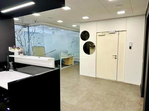 комерційна за адресою Спортивна пл., 3 В