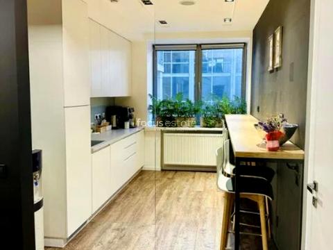 комерційна за адресою Спортивна пл., 3 В