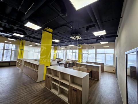 комерційна за адресою Борщагівська вул., 152