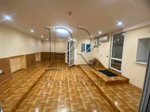 комерційна за адресою Почайнинська вул., 57/59