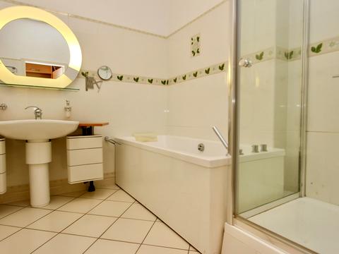 квартира за адресою Дмитрівська вул., 13-А