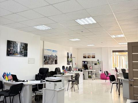 комерційна за адресою Героїв УПА вул., 29