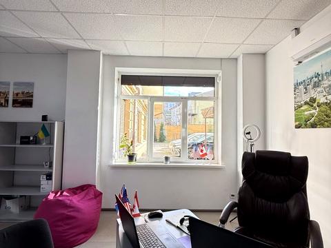 комерційна за адресою Героїв УПА вул., 29