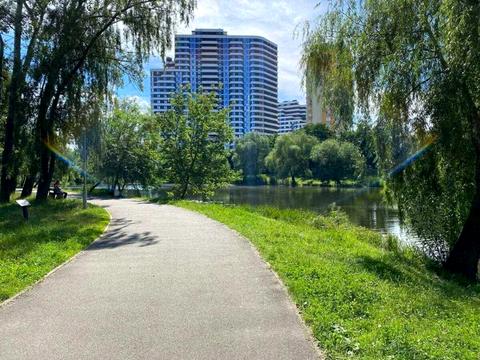 комерційна за адресою Воскресенська вул., 2-В