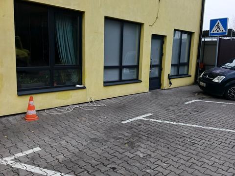 комерційна за адресою Васильківська, 1Б