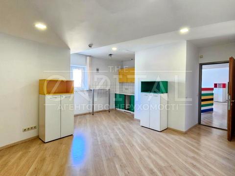 комерційна за адресою Велика Васильківська вул. (Червоноармійська), 9-2