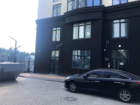 комерційна за адресою Івана Богуна вул., 1