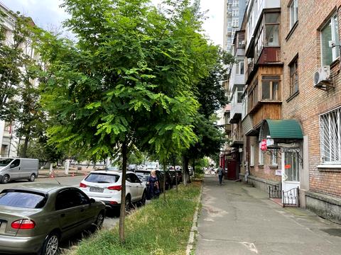 комерційна за адресою Білоруська вул., 9