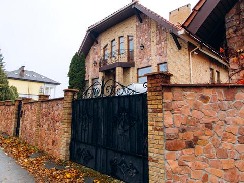 будинок за адресою Сонячна вул., 3