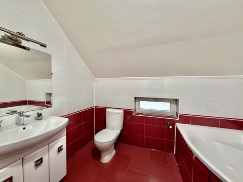 будинок за адресою Головна