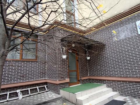 комерційна за адресою Західна вул., 12