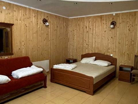 коммерческая по адресу івана франка, 1