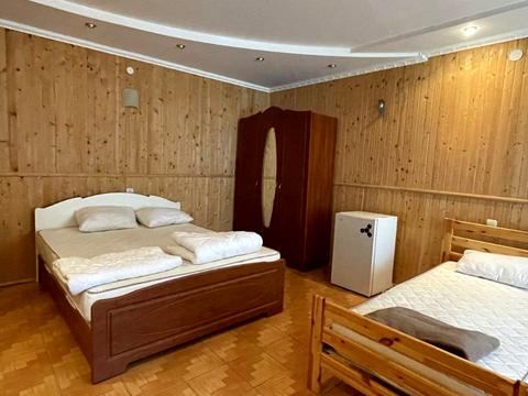 коммерческая по адресу івана франка, 1