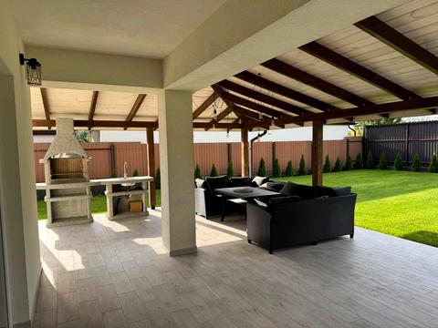 будинок за адресою успішна, 4