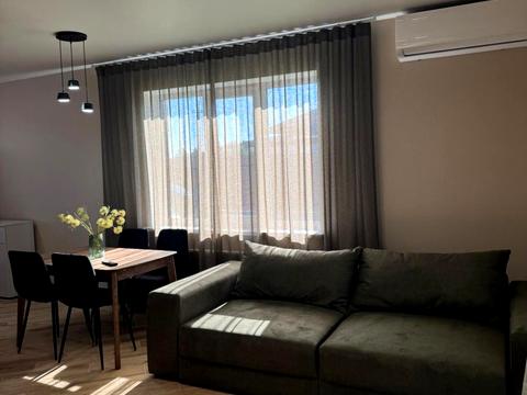 будинок за адресою успішна, 4