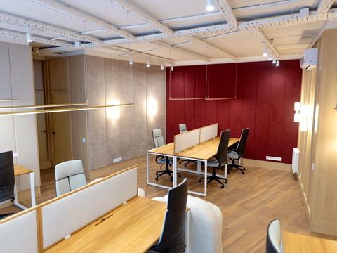 комерційна за адресою Буслівська вул., 12