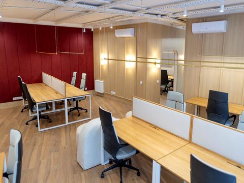 комерційна за адресою Буслівська вул., 12