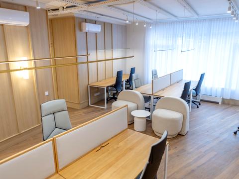 комерційна за адресою Буслівська вул., 12