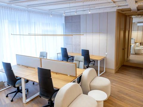 комерційна за адресою Буслівська вул., 12