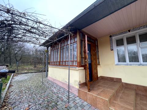 будинок за адресою Бандери