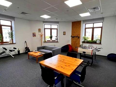 комерційна за адресою Верхній Вал вул., 10