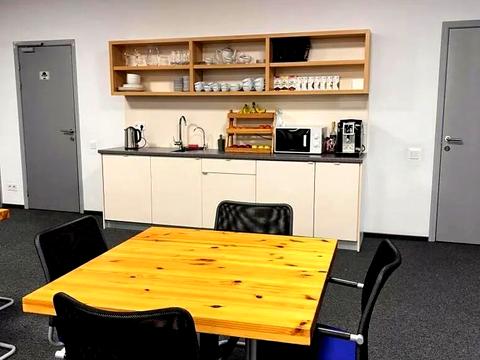 комерційна за адресою Верхній Вал вул., 10