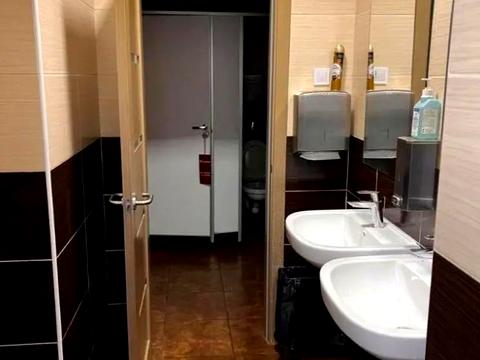 комерційна за адресою Верхній Вал вул., 10