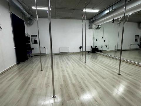 коммерческая по адресу Ивана Франко ул., 1