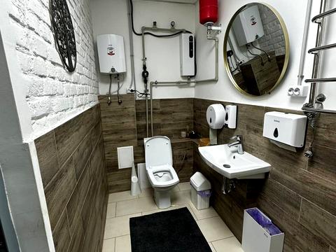 коммерческая по адресу Ивана Франко ул., 1