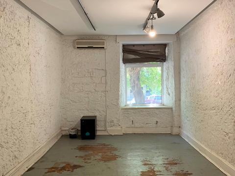 комерційна за адресою Святослава Караванського вул. (Жуковського), 6