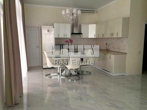 будинок за адресою Набережна вул.