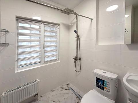 квартира за адресою Михайла Максимовича вул. (Онуфрія Трутенка), 28-Е