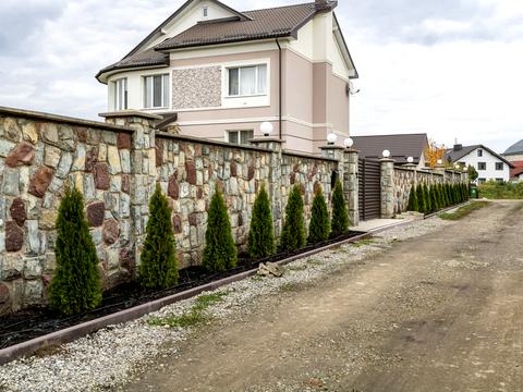 будинок за адресою Шкільна