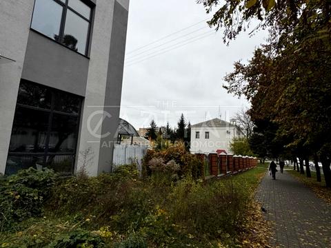 комерційна за адресою Мостицька вул., 4