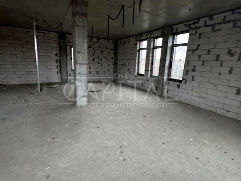 комерційна за адресою Мостицька вул., 4