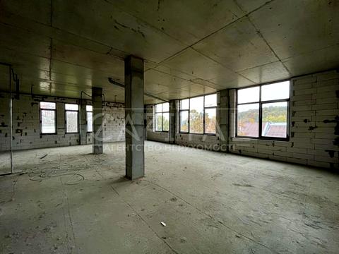 комерційна за адресою Мостицька вул., 4