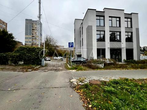 комерційна за адресою Мостицька вул., 4